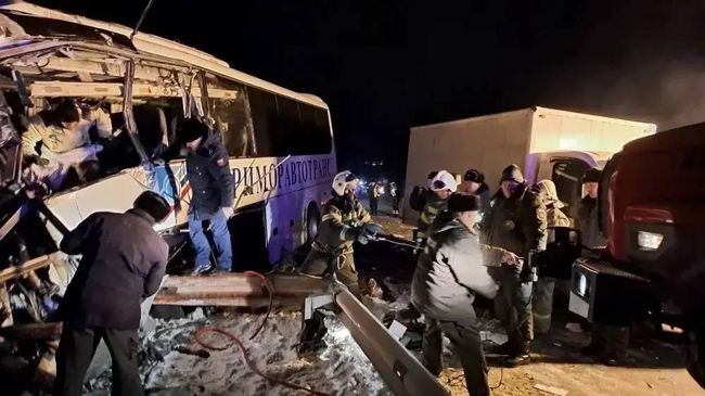 На месте ДТП с участием туристического автобуса в Приморье