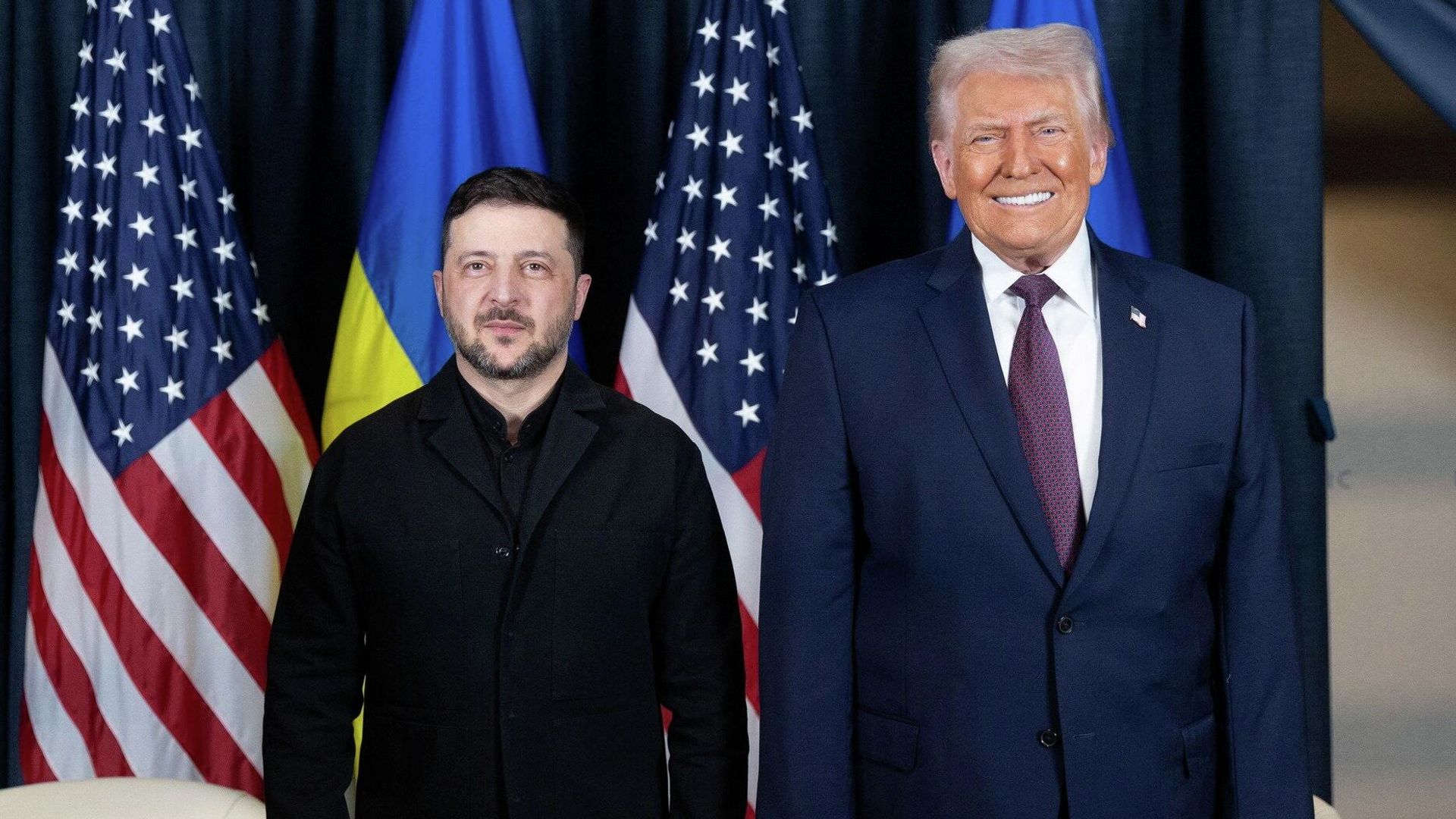 Владимир Зеленский и Дональд Трамп во время встречи на полях Всемирного экономического форума в Давосе. 22 января 2026 Владимир Зеленский и Дональд Трамп во время встречи на полях Всемирного экономического форума в Давосе. 22 января 2026 - РИА Новости, 1920, 22.01.2026