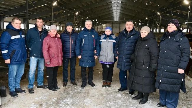 Руденя и Парфенчиков оценили новый двор животноводческого центра в Карелии