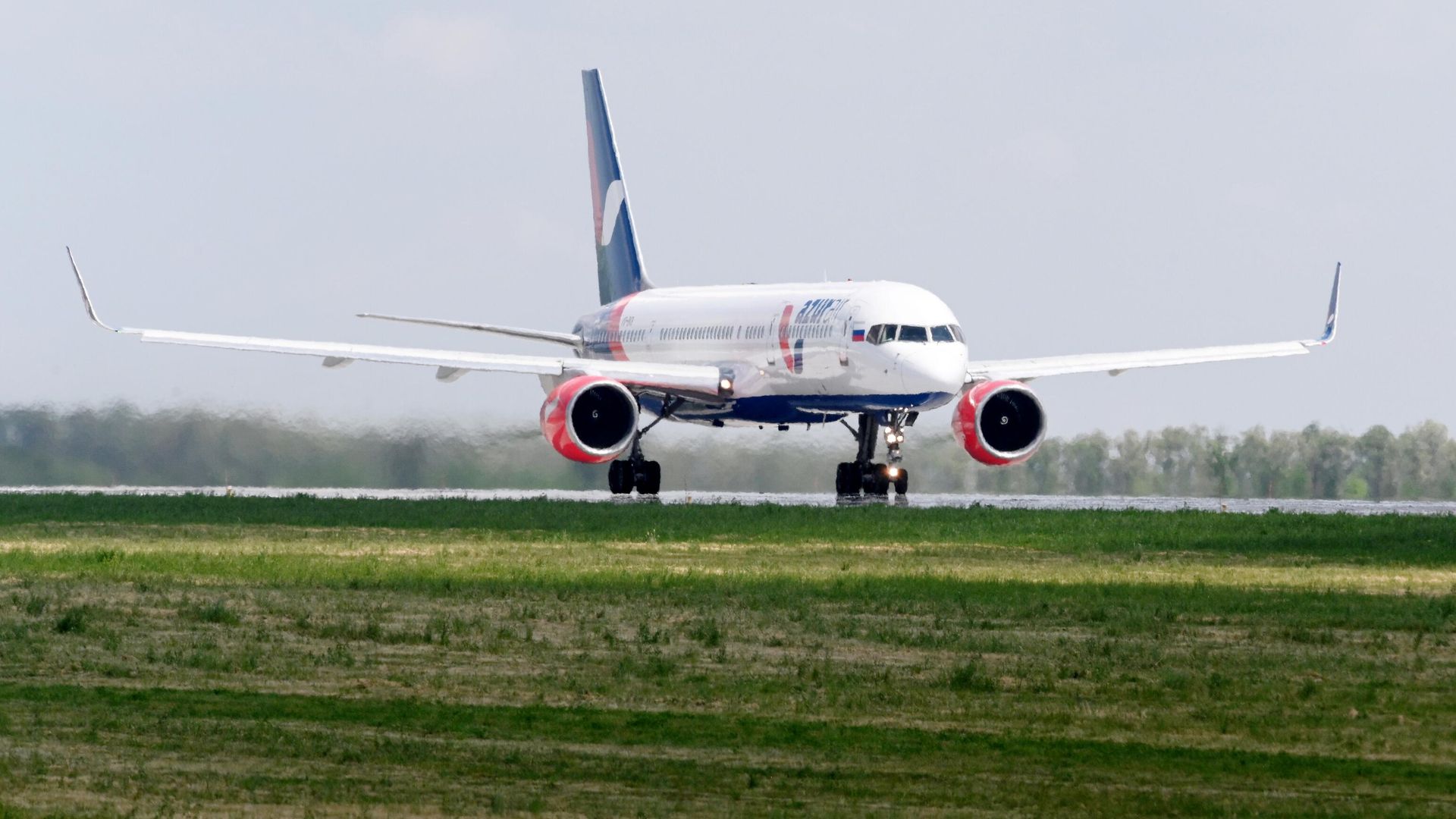 Самолет Boeing 757-200 авиакомпании Azur Air - РИА Новости, 1920, 08.02.2026