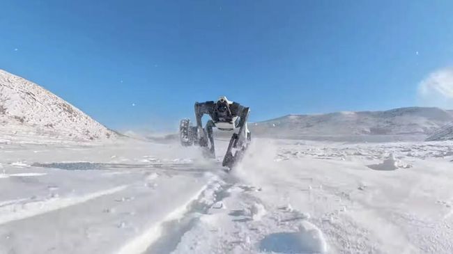 Компания-производитель роботов из КНР Deep Robotics провела испытания своей робособаки LYNX M20 в условиях тридцатиградусного мороза и снега