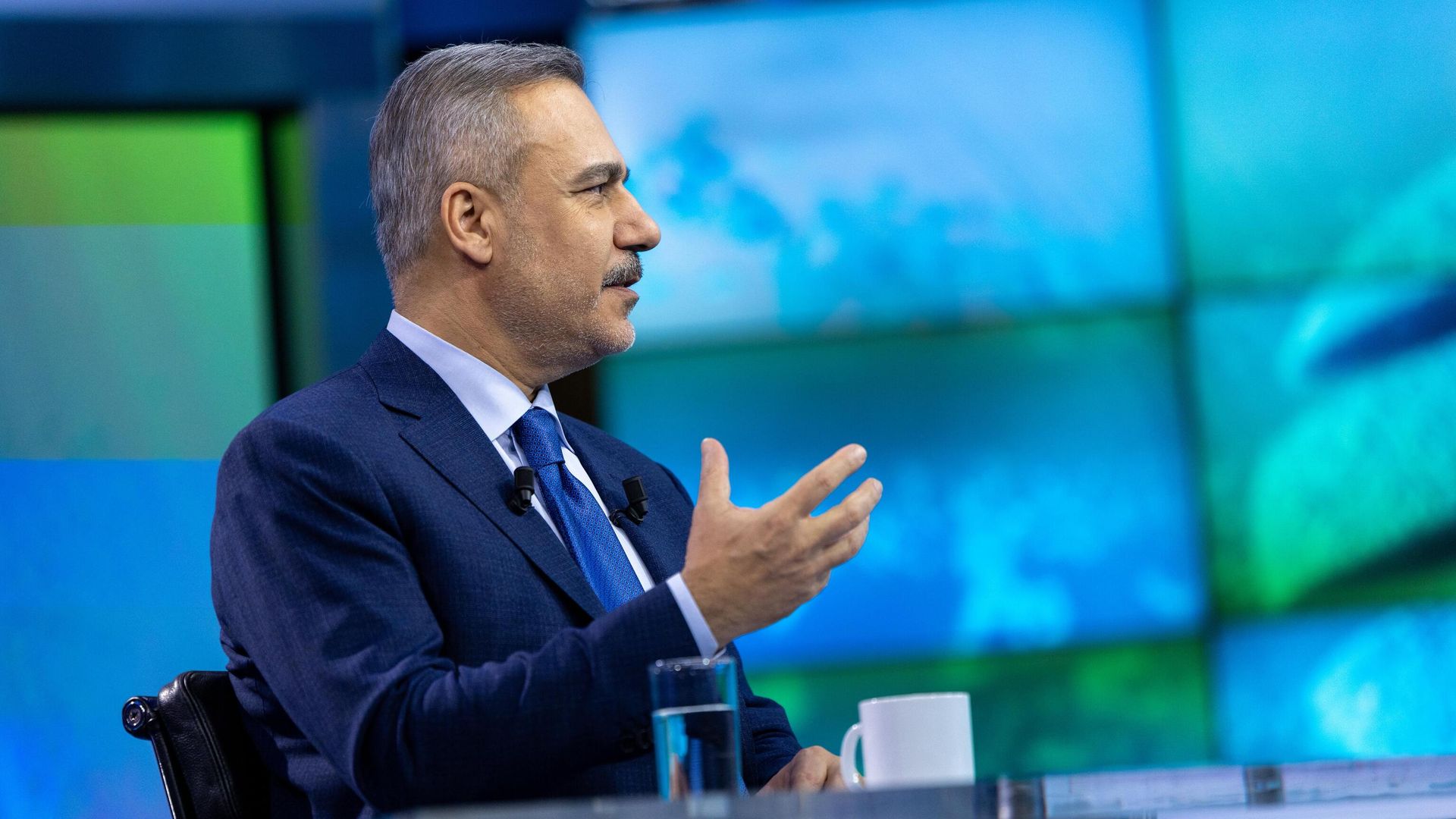 Глава МИД Турции Хакан Фидан во время интервью телеканалу NTV Глава МИД Турции Хакан Фидан во время интервью телеканалу NTV - РИА Новости, 1920, 23.01.2026