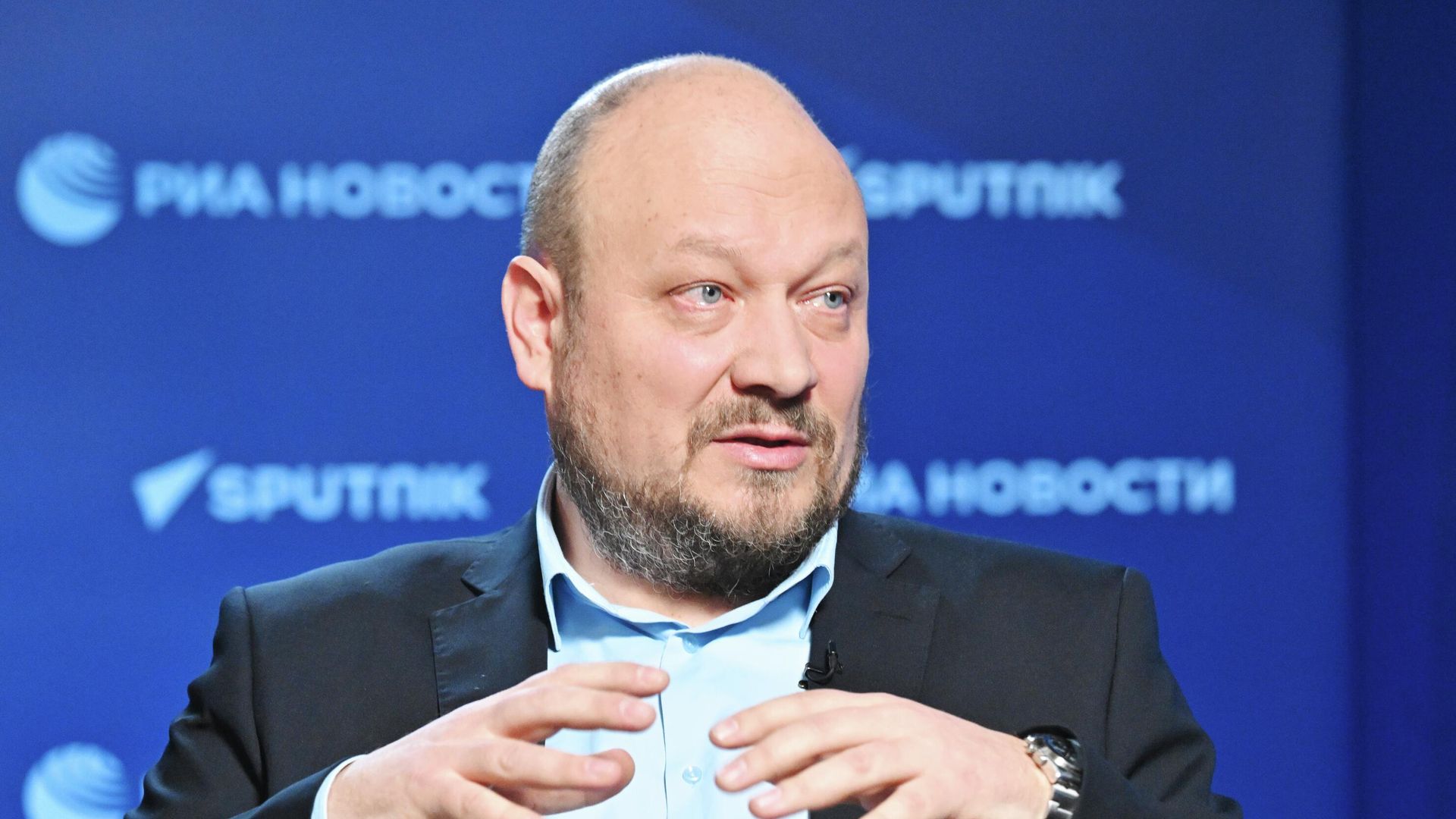 Владелец пекарни Машенька Дмитрий Максимов во время интервью агентству РИА Новости Владелец пекарни Машенька Дмитрий Максимов во время интервью агентству РИА Новости - РИА Новости, 1920, 25.01.2026
