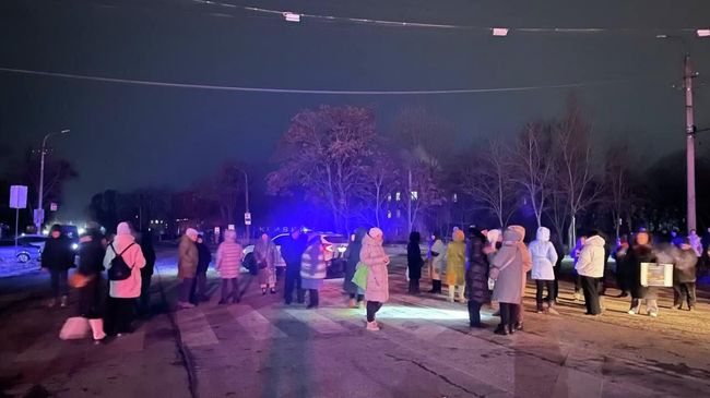 Жители города блокируют дорогу в Кривом Роге, Украина