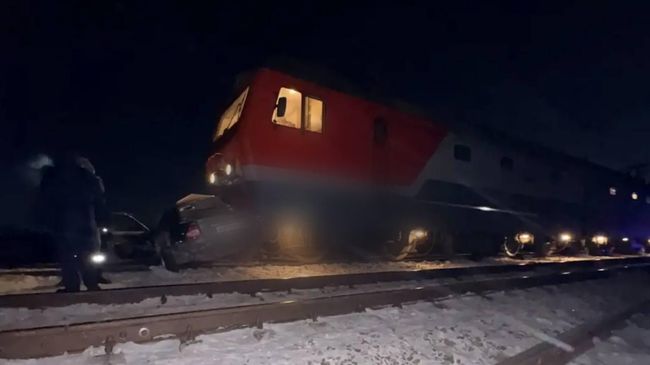 Последствия ДТП с машиной и автобусом в Омской области