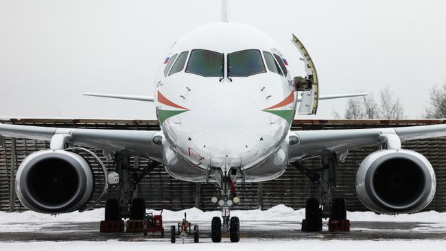Самолет SJ-100 Самолет SJ-100