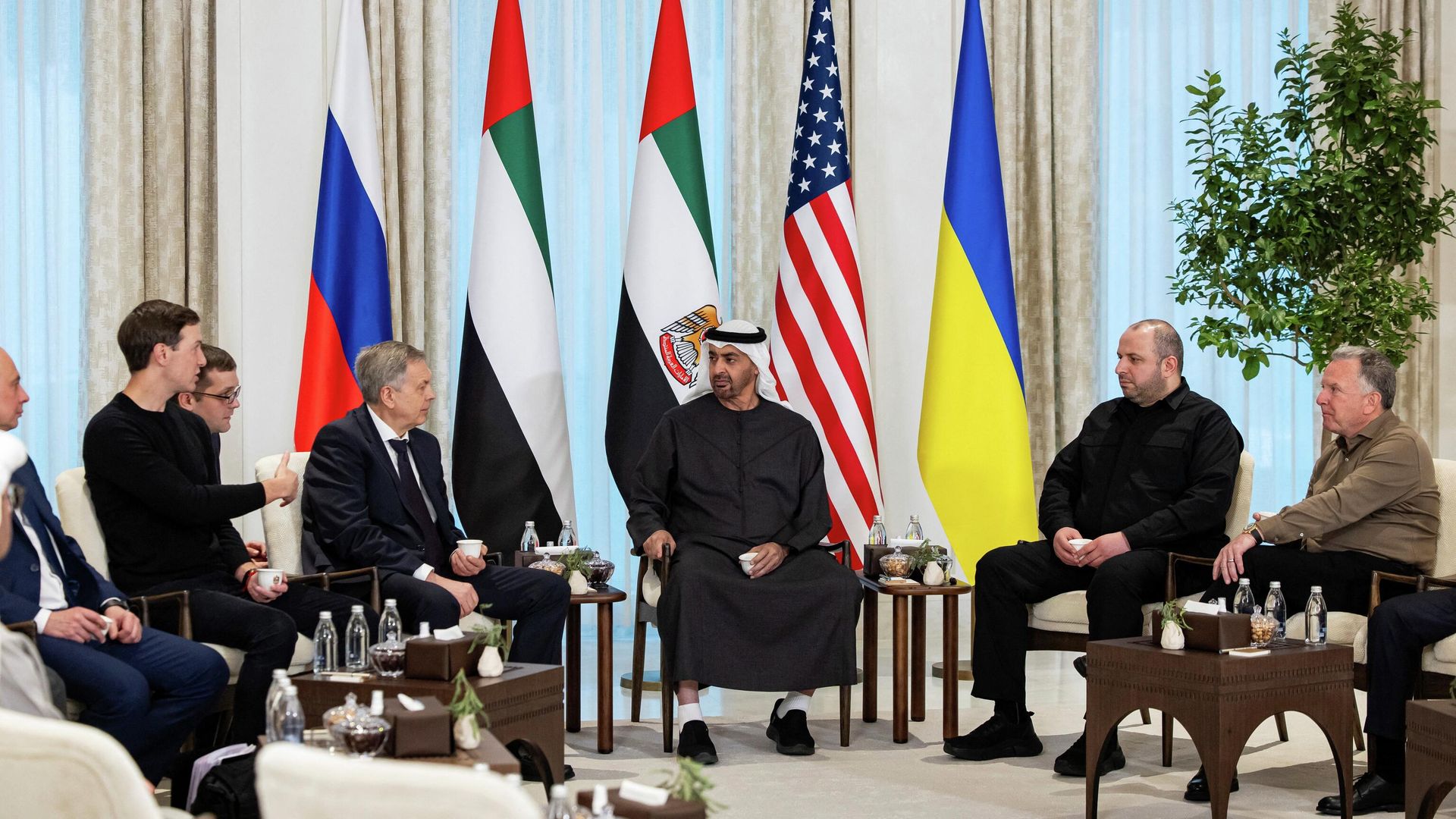 Переговоры России, Украиной и США в Абу-Даби Переговоры России, Украиной и США в Абу-Даби - РИА Новости, 1920, 28.01.2026