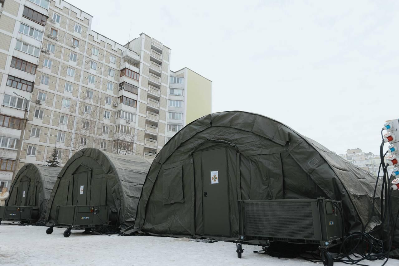 Палаточный городок в микрорайоне Троещина в Киеве Палаточный городок в микрорайоне Троещина в Киеве - РИА Новости, 1920, 27.01.2026