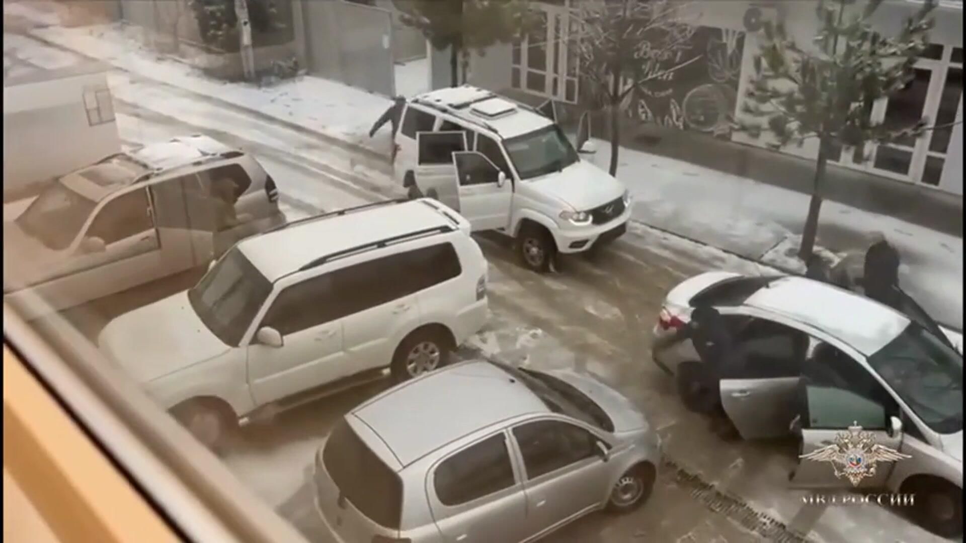 Задержание жителя Анапы, который нанял киллера, чтобы устранить родственников, претендующих на наследство Задержание жителя Анапы, который нанял киллера, чтобы устранить родственников, претендующих на наследство - РИА Новости, 1920, 26.01.2026