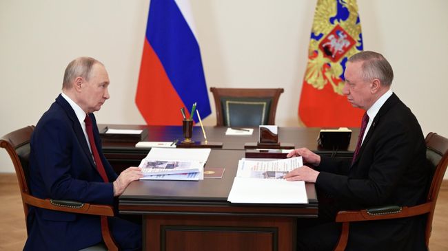 Президент РФ Владимир Путин и губернатор Санкт-Петербурга Александр Беглов во время встречи