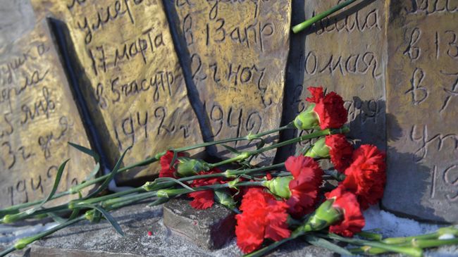Возложение цветов в годовщину освобождения Ленинграда от блокады Возложение цветов в годовщину освобождения Ленинграда от блокады