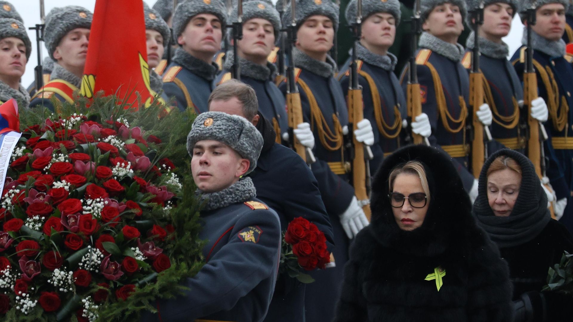 Председатель Совета Федерации РФ Валентина Матвиенко на церемонии возложения цветов к монументу Мать-Родина на Пискаревском кладбище в Санкт-Петербурге Председатель Совета Федерации РФ Валентина Матвиенко на церемонии возложения цветов к монументу Мать-Родина на Пискаревском кладбище в Санкт-Петербурге - РИА Новости, 1920, 27.01.2026