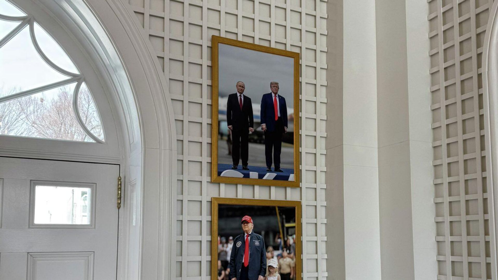Совместное фото Трампа и Путина на саммите на Аляске, размещенное в Белом доме - РИА Новости, 1920, 27.01.2026