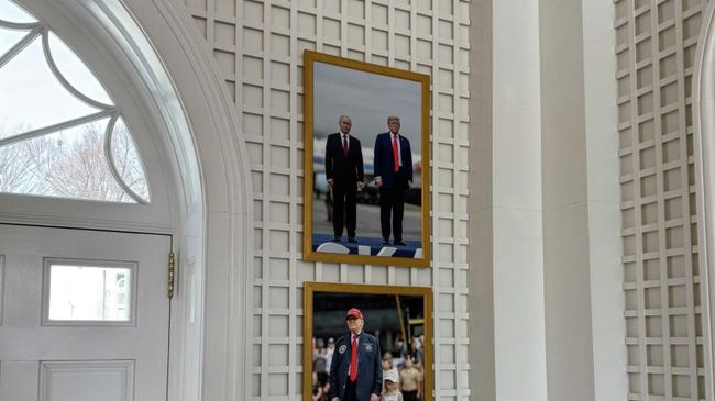 Совместное фото Трампа и Путина на саммите на Аляске, размещенное в Белом доме