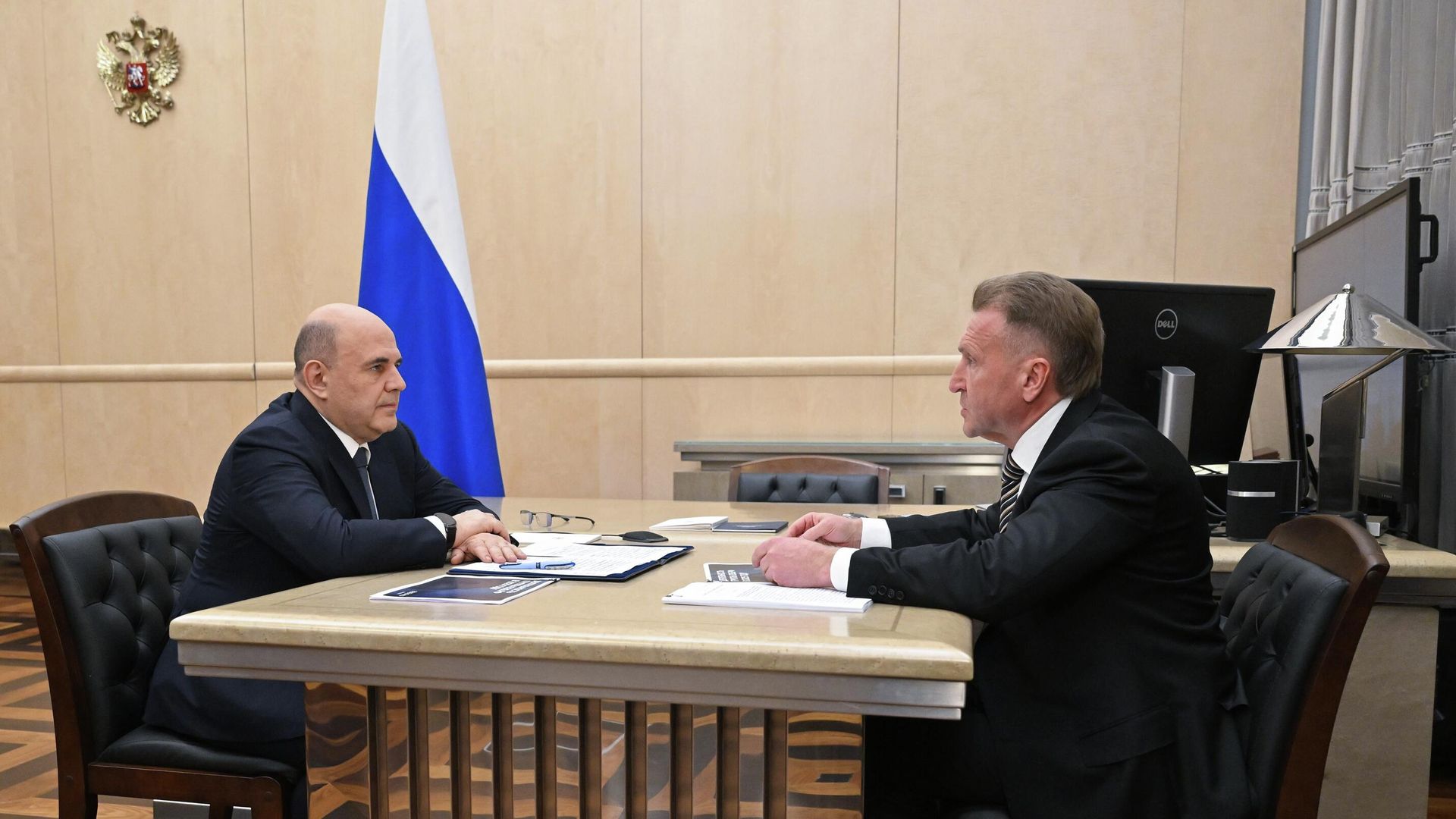 Председатель правительства РФ Михаил Мишустин и председатель государственной корпорации развития ВЭБ.РФ Игорь Шувалов во время встречи Председатель правительства РФ Михаил Мишустин и председатель государственной корпорации развития ВЭБ.РФ Игорь Шувалов во время встречи - РИА Новости, 1920, 28.01.2026