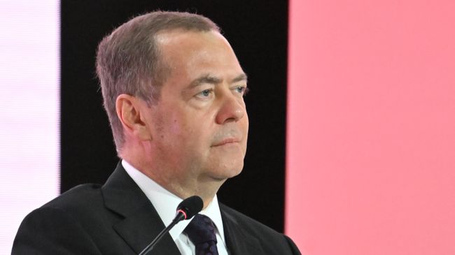 Заместитель председателя Совета безопасности России Дмитрий Медведев Заместитель председателя Совета безопасности России Дмитрий Медведев
