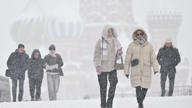 Люди на Красной площади в Москве