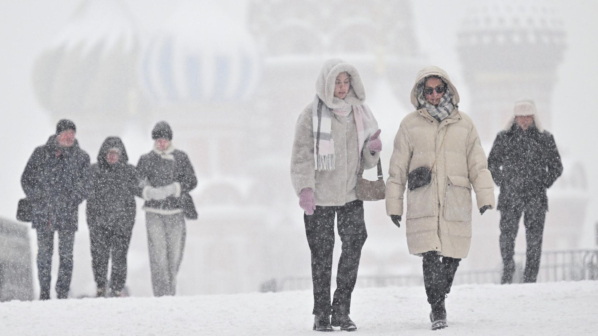 Люди на Красной площади в Москве Люди на Красной площади в Москве - РИА Новости, 1920, 30.01.2026
