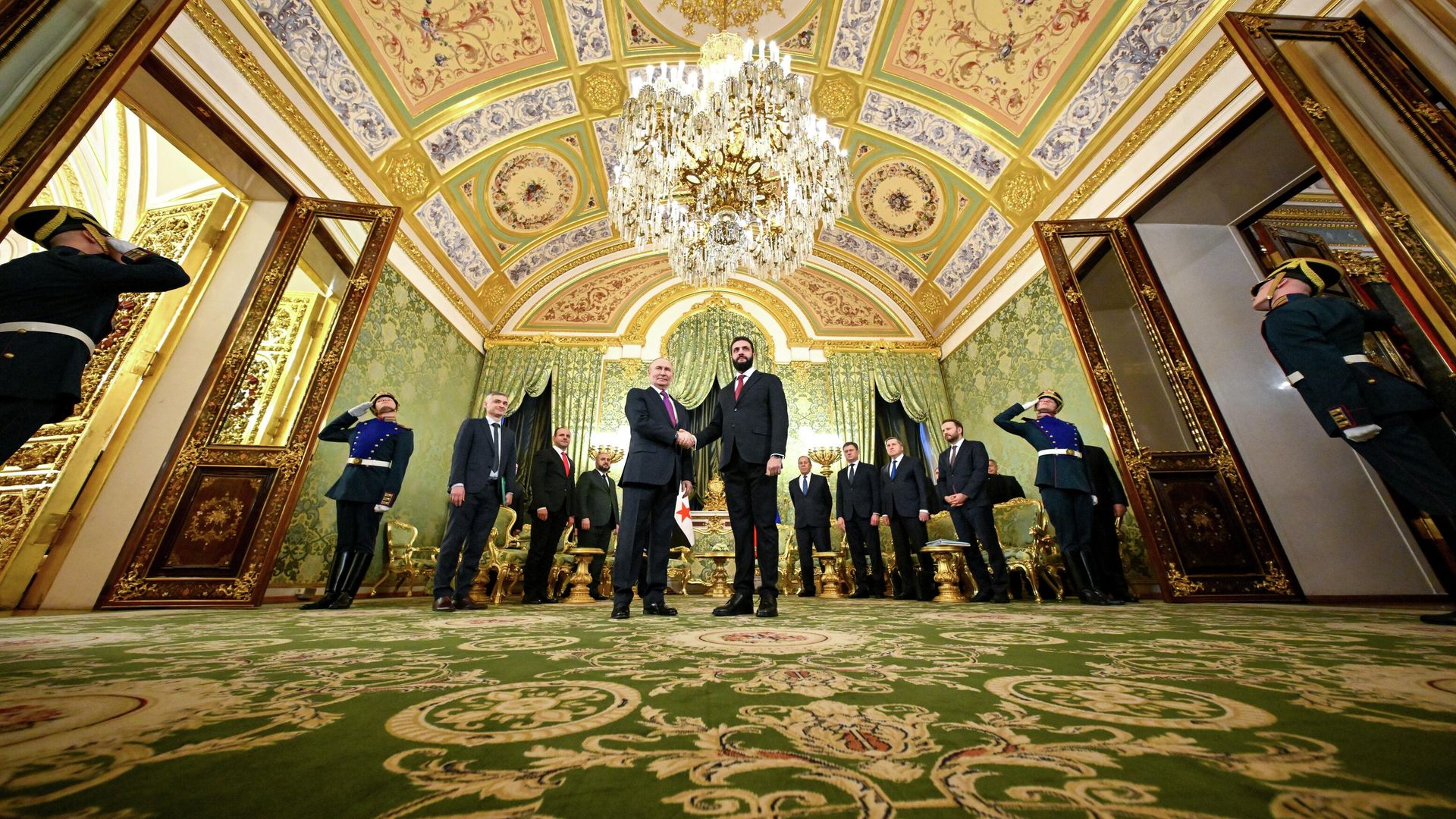 Президент РФ Владимир Путин и президент Сирии на переходный период Ахмед аш-Шараа во время встречи в Москве Президент РФ Владимир Путин и президент Сирии на переходный период Ахмед аш-Шараа во время встречи в Москве - РИА Новости, 1920, 28.01.2026