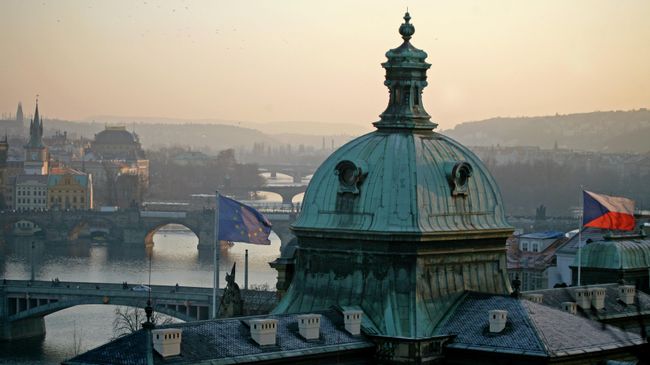 Флаги Чехии и ЕС в Праге