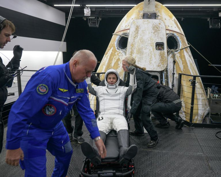 Космонавт Роскосмоса Олег Платонов на борту спасательного судна SpaceX SHANNON. Космонавт Роскосмоса Олег Платонов на борту спасательного судна SpaceX SHANNON.