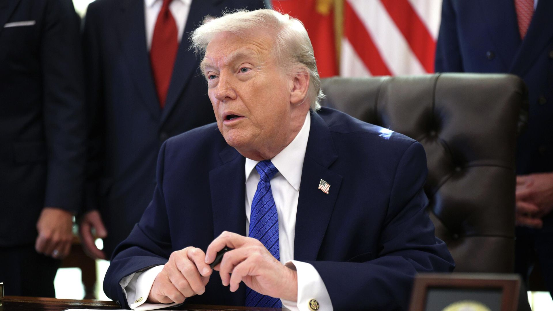 Президент США Дональд Трамп в Овальном кабинете Белого дома Президент США Дональд Трамп в Овальном кабинете Белого дома - РИА Новости, 1920, 02.02.2026
