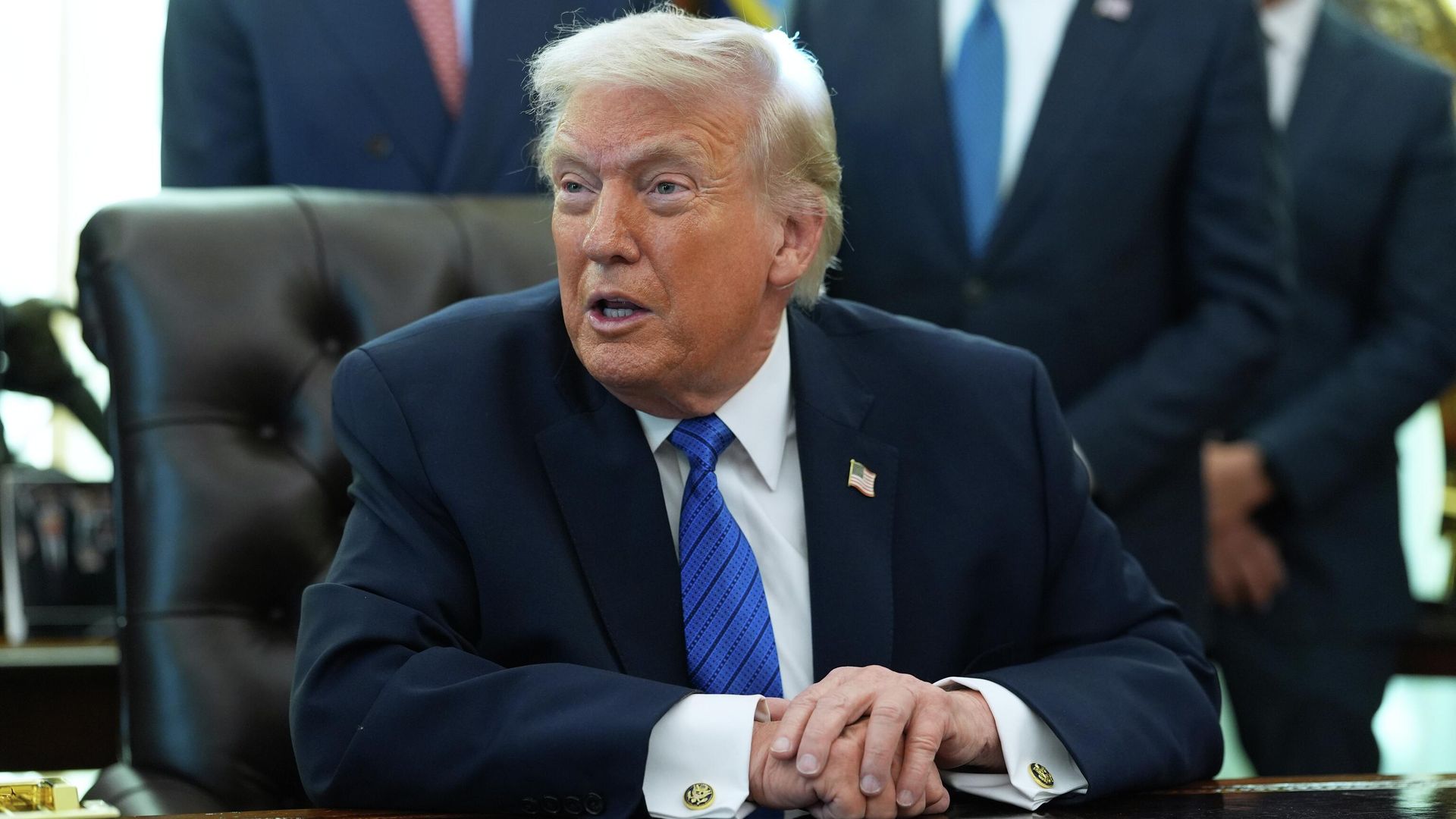 Президент США Дональд Трамп в Овальном кабинете Белого дома Президент США Дональд Трамп в Овальном кабинете Белого дома - РИА Новости, 1920, 31.01.2026