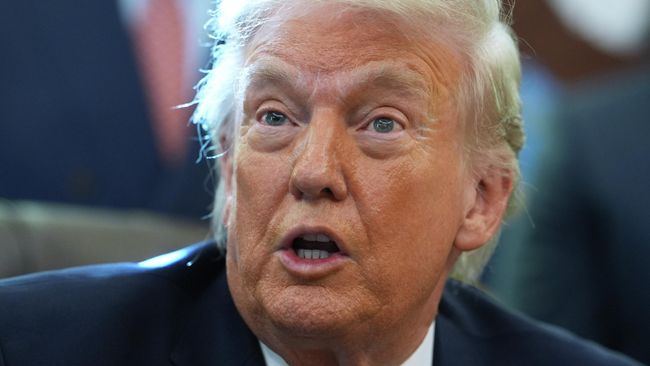 Президент США Дональд Трамп в Овальном кабинете Белого дома