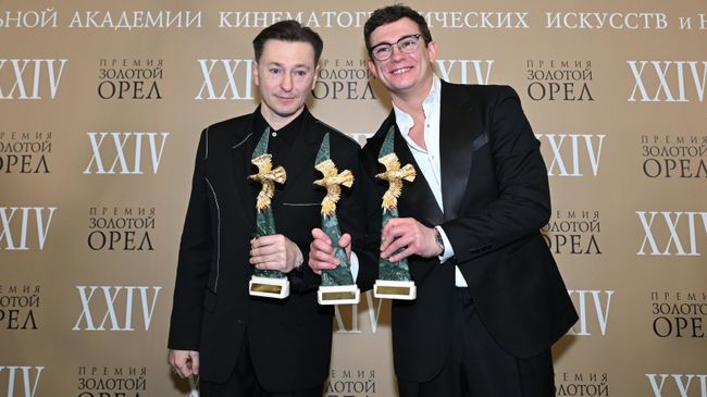 Лауреаты XXIV Национальной премии в области кинематографии Золотой орел в номинации Лучшая мужская роль в кино актеры фильма Август Сергей Безруков и Никита Кологривый. 30 января 2026 Лауреаты XXIV Национальной премии в области кинематографии Золотой орел в номинации Лучшая мужская роль в кино актеры фильма Август Сергей Безруков и Никита Кологривый. 30 января 2026