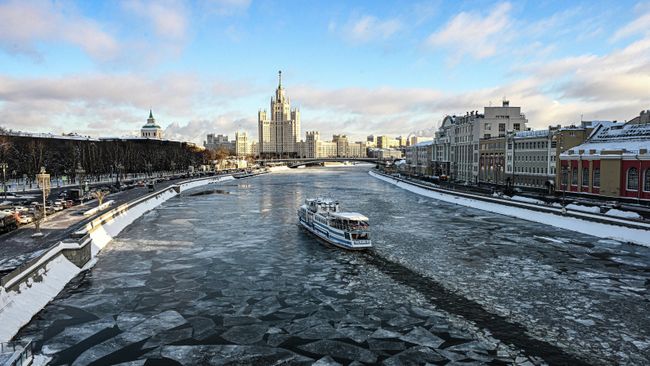 Прогулочный теплоход на Москве-реке