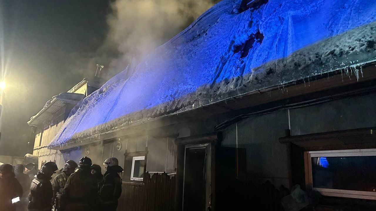 На месте пожара в частной сауне в Прокопьевске Кемеровской области - РИА Новости, 1920, 31.01.2026