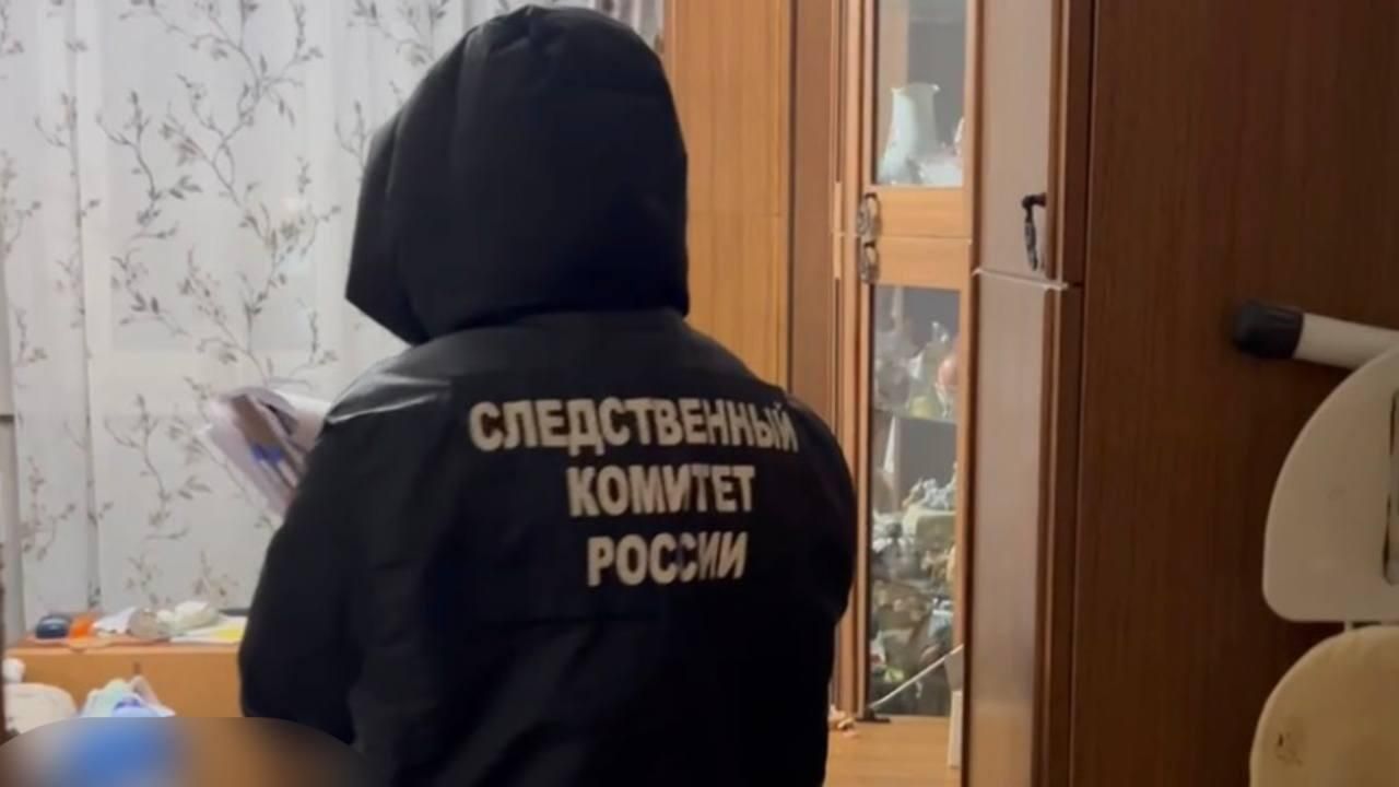 Сотрудник СК на месте убийства Сотрудник СК на месте убийства - РИА Новости, 1920, 02.02.2026