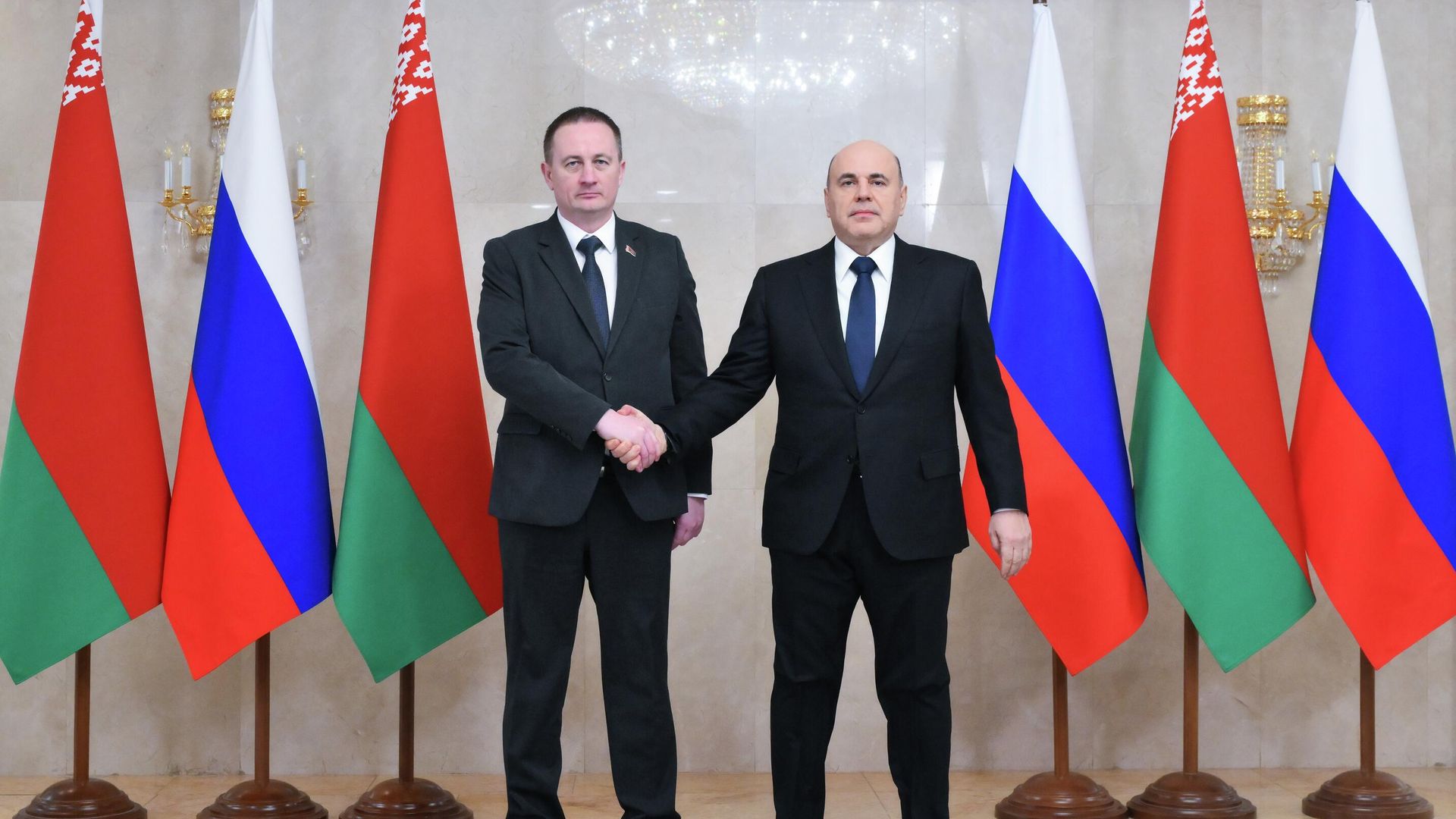 Председатель правительства РФ Михаил Мишустин и премьер-министр Белоруссии Александр Турчин перед началом заседания Высшего Государственного Совета Союзного государства в Москве - РИА Новости, 1920, 02.02.2026