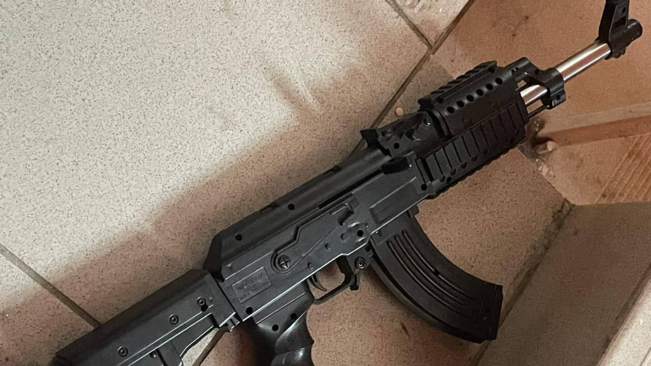 На месте стрельбы в гимназии №16 в Уфе На месте стрельбы в гимназии №16 в Уфе - РИА Новости, 1920, 03.02.2026