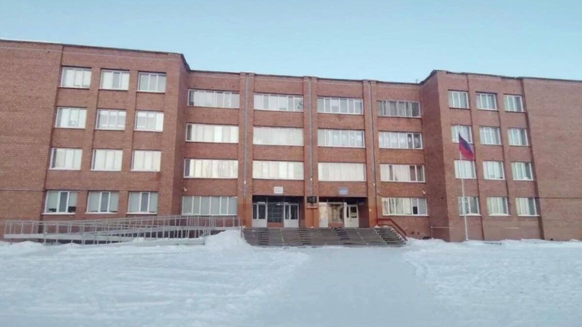 Школа в Кодинске, где девочка напала с ножом на сверстницу Школа в Кодинске, где девочка напала с ножом на сверстницу - РИА Новости, 1920, 03.02.2026