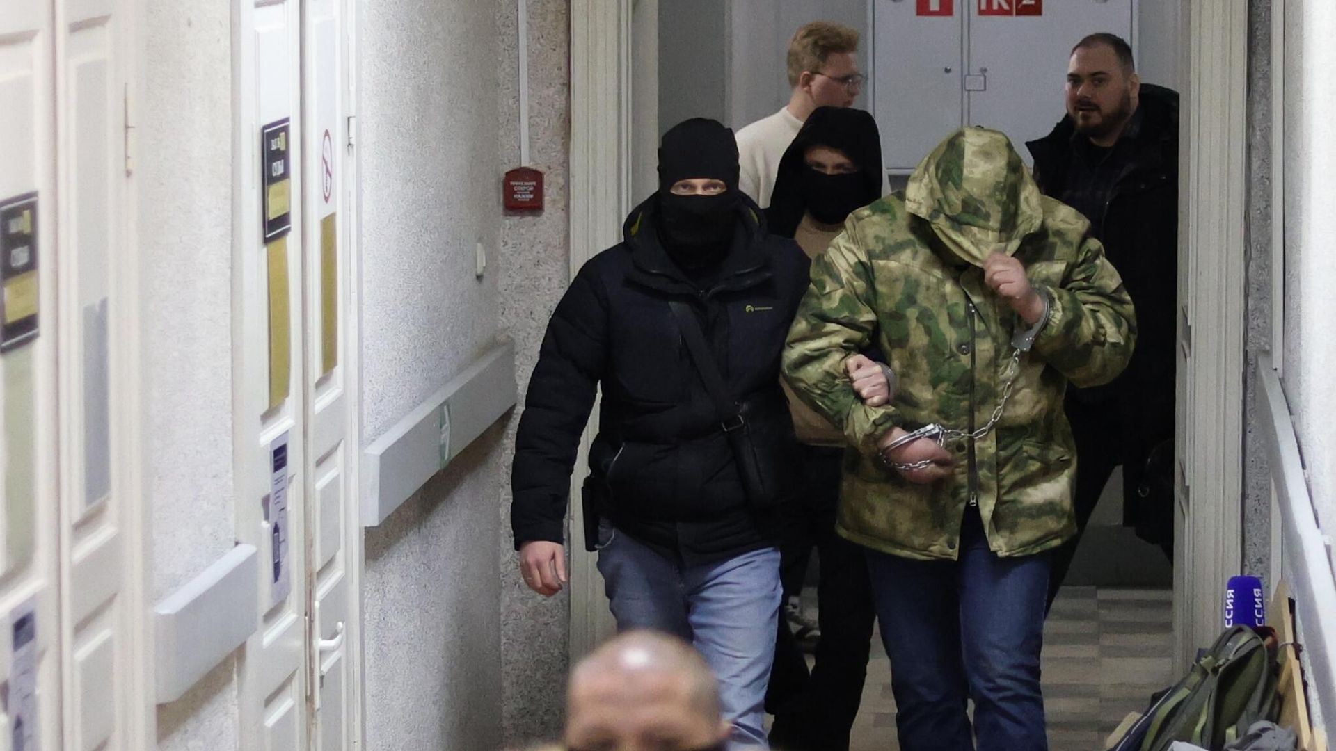 Петр Жилкин, подозреваемый в похищении и убийстве девятилетнего мальчика Паши Тифитулина, в Октябрьском районном суде Санкт-Петербурга. 3 февраля 2026 Петр Жилкин, подозреваемый в похищении и убийстве девятилетнего мальчика Паши Тифитулина, в Октябрьском районном суде Санкт-Петербурга. 3 февраля 2026 - РИА Новости, 1920, 03.02.2026