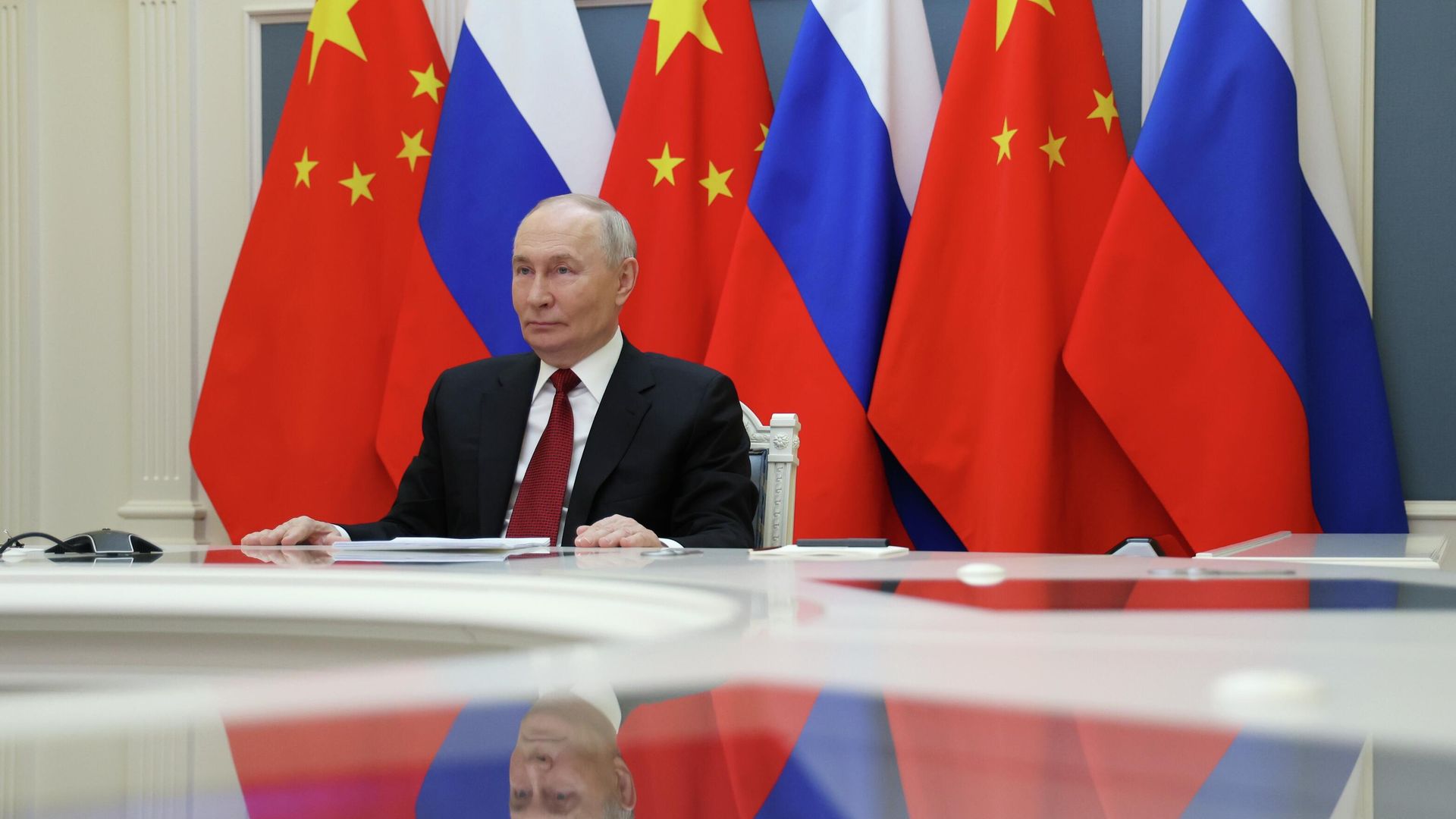Президент РФ Владимир Путин проводит по видеоконференции переговоры с председателем КНР Си Цзиньпином Президент РФ Владимир Путин проводит по видеоконференции переговоры с председателем КНР Си Цзиньпином - РИА Новости, 1920, 04.02.2026
