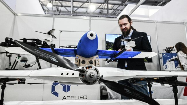 Беспилотные летательные аппараты на стенде Applied Robotics на выставке 13-го Национального авиационного инфраструктурного салона в МВЦ Крокус Экспо