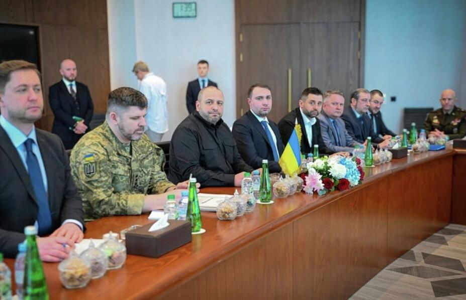 Украинская делегация участвует во втором раунде переговоров представителей РФ, США и Украины в Абу-Даби - РИА Новости, 1920, 04.02.2026