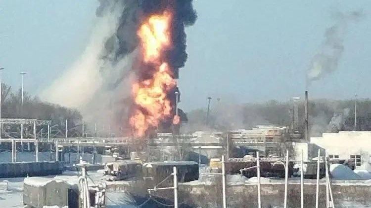 Возгорание на месте схода грузовых вагонов с бензином в Тамбовской области, 4 февраля 2026 года Возгорание на месте схода грузовых вагонов с бензином в Тамбовской области, 4 февраля 2026 года - РИА Новости, 1920, 04.02.2026