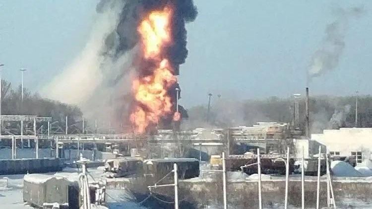 Возгорание на месте схода грузовых вагонов с бензином в Тамбовской области Возгорание на месте схода грузовых вагонов с бензином в Тамбовской области - РИА Новости, 1920, 04.02.2026