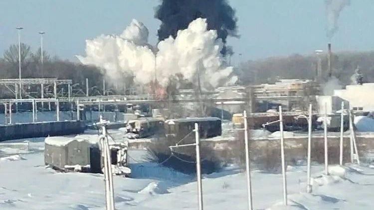 Взрыв на месте схода грузовых вагонов с бензином в Тамбовской области Взрыв на месте схода грузовых вагонов с бензином в Тамбовской области - РИА Новости, 1920, 04.02.2026