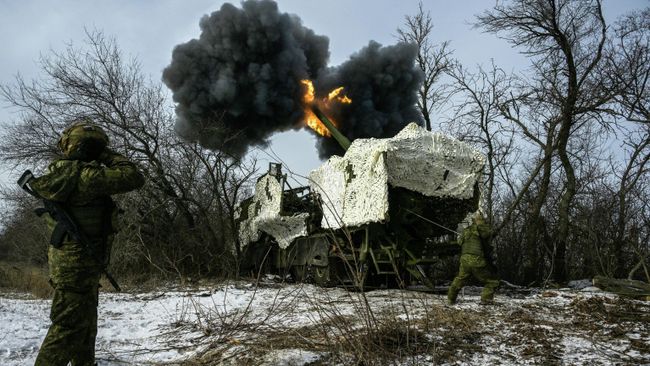 Боевая работа расчета самоходной артиллерийской установки 2С44 Гиацинт-К из состава 288-й гвардейской артиллерийской бригады группировки войск Запад на Харьковском направлении в зоне проведения СВО