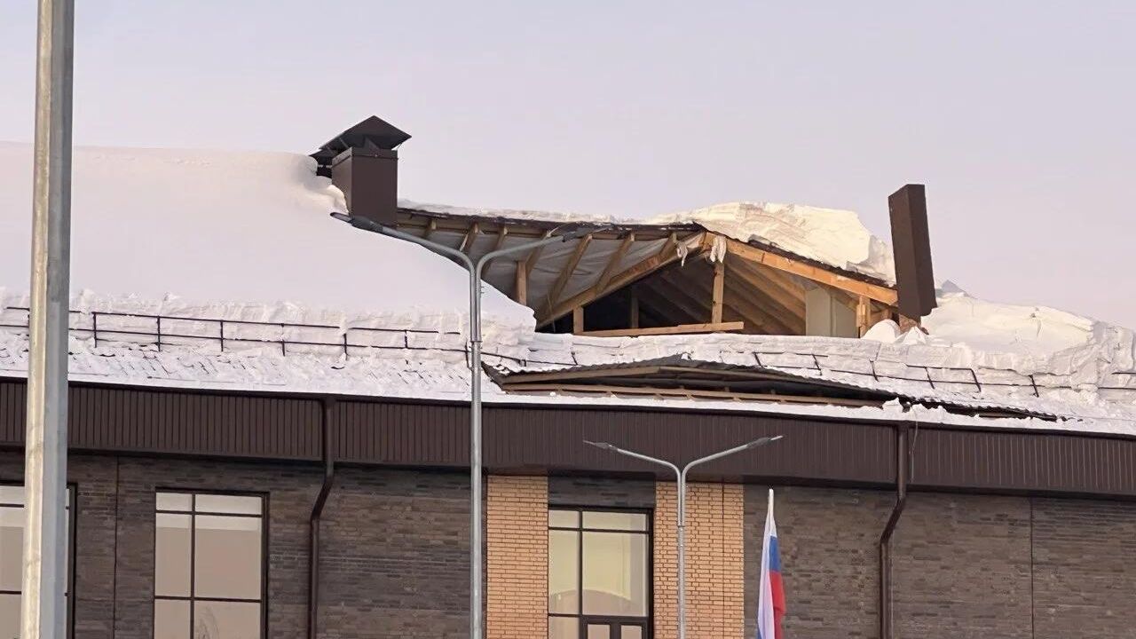 Повреждененная кровля здания Репьевской средней школы Повреждененная кровля здания Репьевской средней школы - РИА Новости, 1920, 05.02.2026