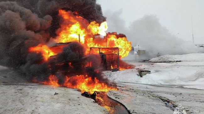 Пожар на автозаправке в Сургутском районе ХМАО