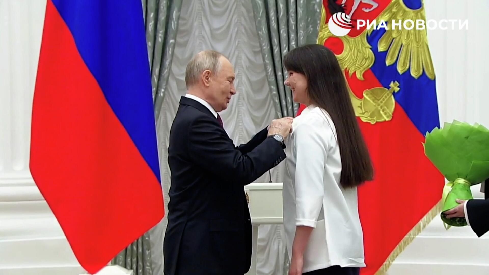 Путин: Мне даже не выговорить то, чем вы занимаетесь Путин: Мне даже не выговорить то, чем вы занимаетесь - РИА Новости, 1920, 05.02.2026