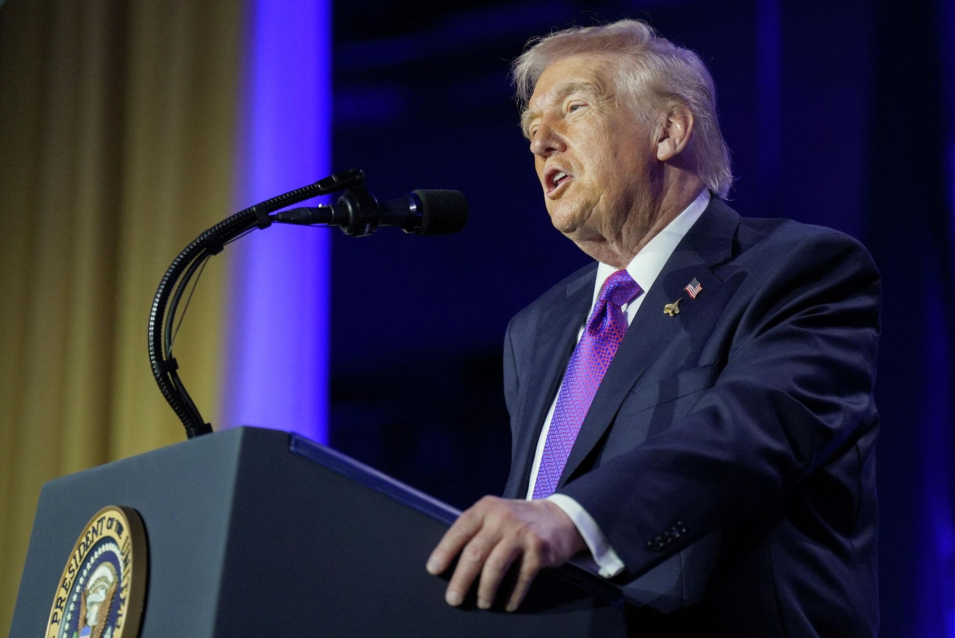 Президент США Дональд Трамп выступает на Национальном молитвенном завтраке в Вашингтоне Президент США Дональд Трамп выступает на Национальном молитвенном завтраке в Вашингтоне - РИА Новости, 1920, 22.02.2026