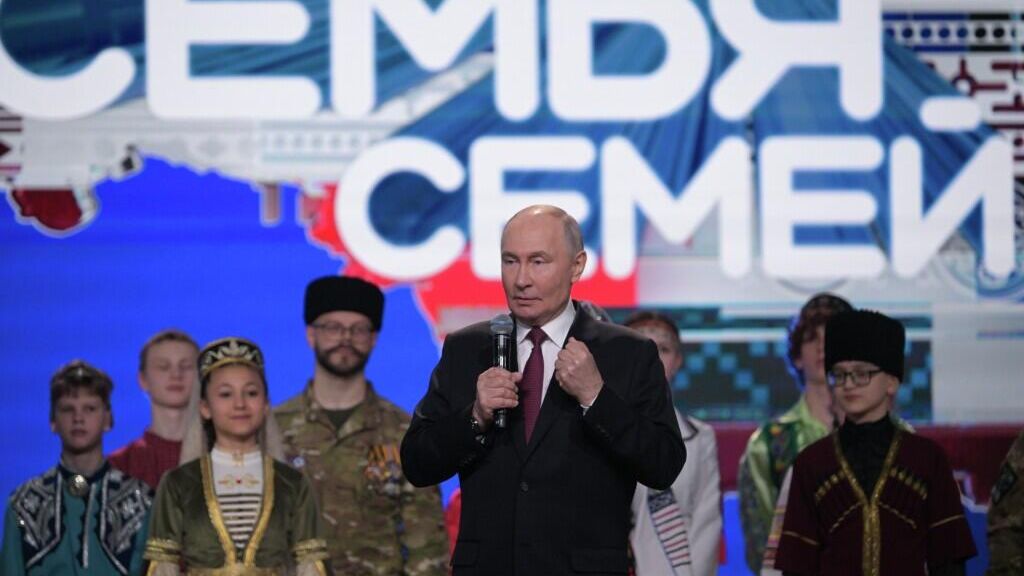 Путин: Российские бойцы обращаются друг к другу брат - РИА Новости, 1920, 05.02.2026