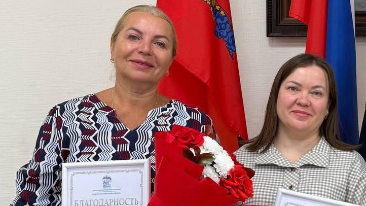 Глава Бугуруслана Дмитрий Дьяченко с воспитателями детского сада Лией Галеевой и Людмилой Платоновой Глава Бугуруслана Дмитрий Дьяченко с воспитателями детского сада Лией Галеевой и Людмилой Платоновой - РИА Новости, 1920, 16.02.2026