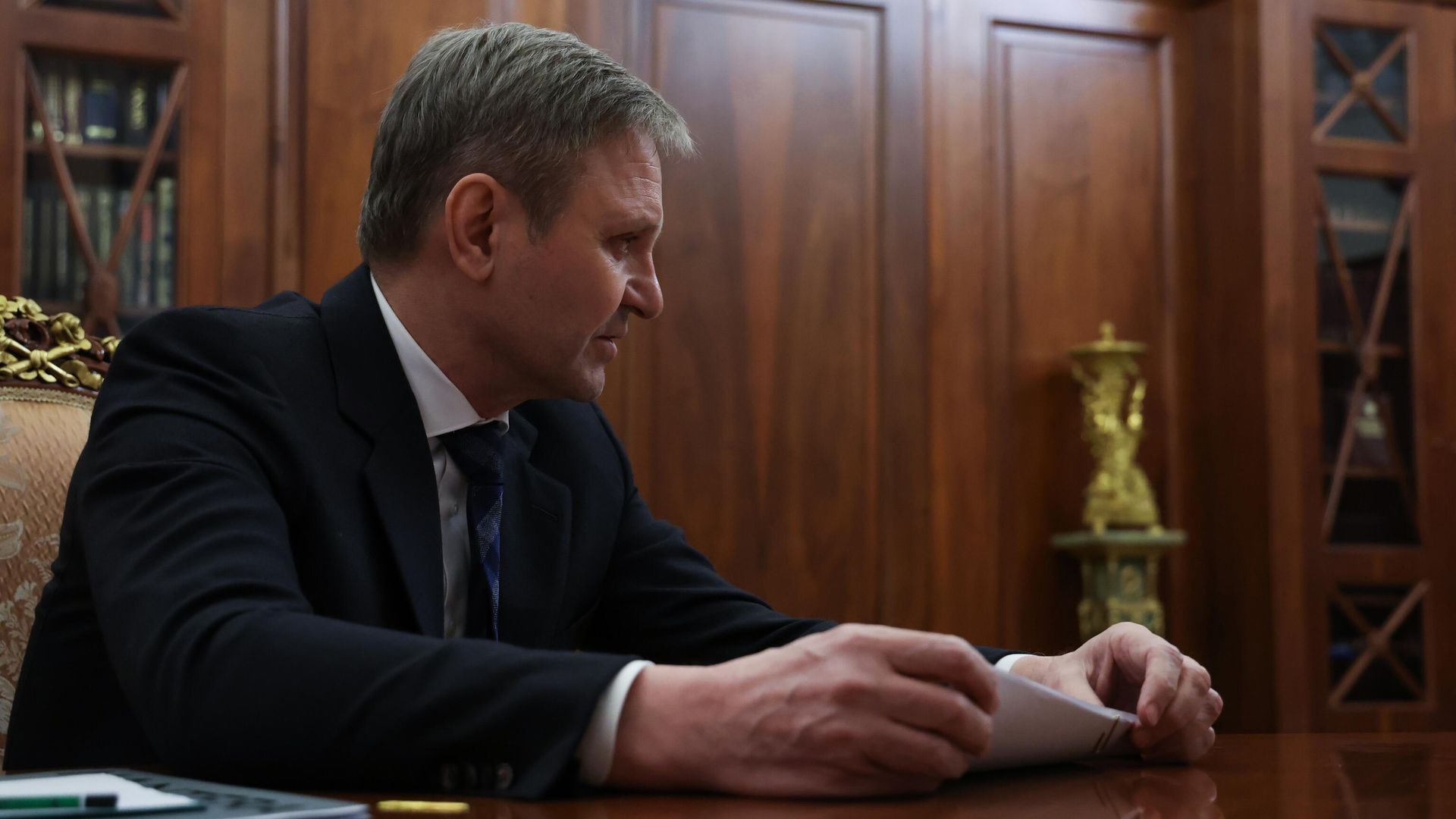 Председатель совета директоров группы Мантера Александр Ткачев во время встречи с президентом РФ Владимиром Путиным Председатель совета директоров группы Мантера Александр Ткачев во время встречи с президентом РФ Владимиром Путиным - РИА Новости, 1920, 06.02.2026
